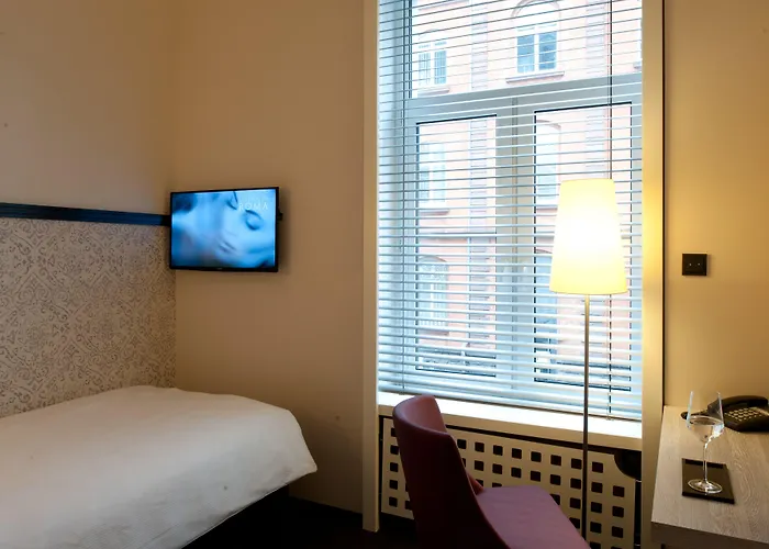 Topas Frankfurt Centre - Digital Check-in 美因河畔法兰克福